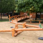 Hracie prvky na detské ihrisko - Prevažovacie hojdačky váhadlové hojdačky s drevenými držiakmi