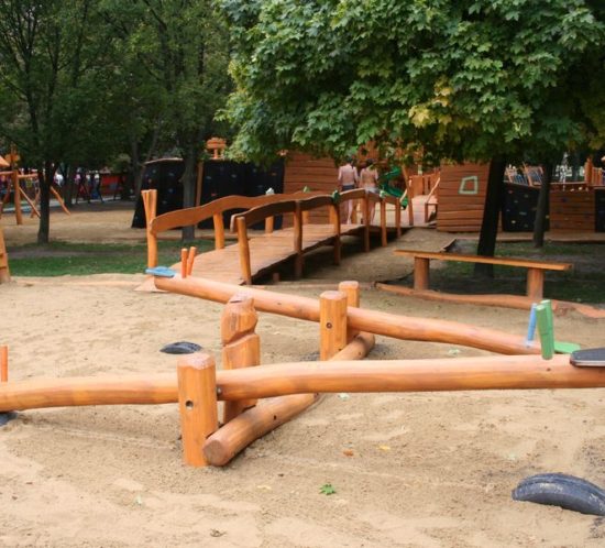 Hracie prvky na detské ihrisko - Prevažovacie hojdačky váhadlové hojdačky s drevenými držiakmi