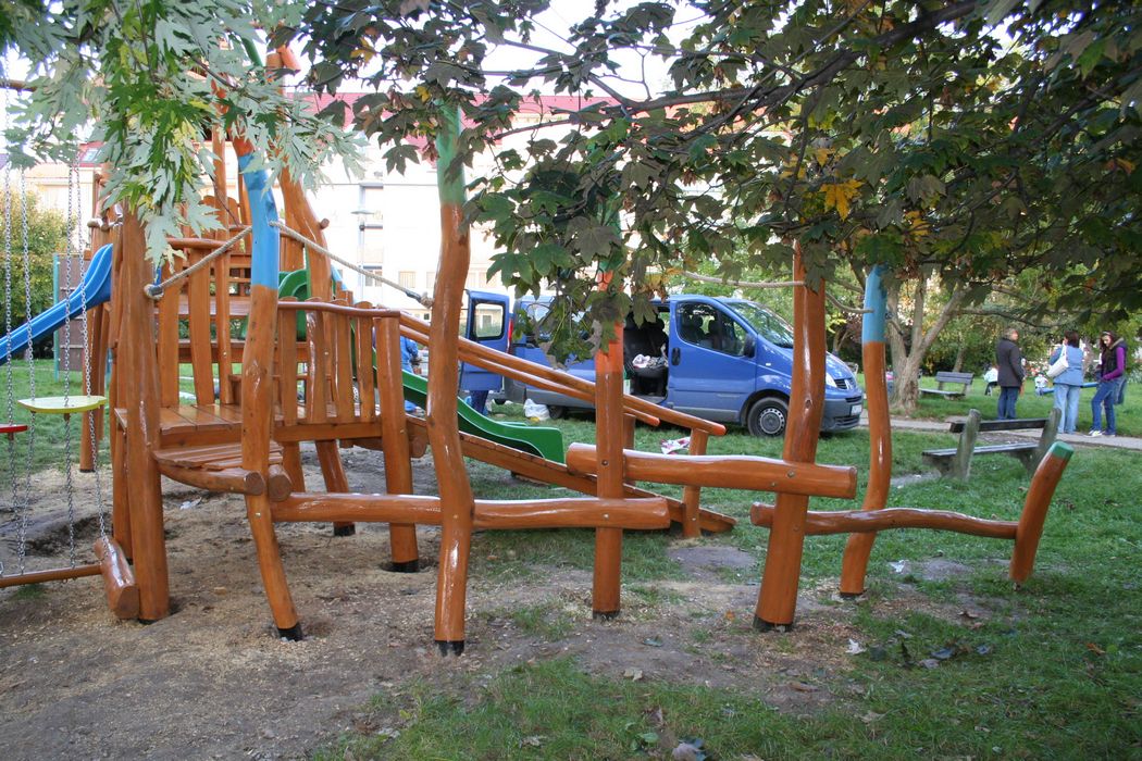 Detské ihrisko z agátového dreva