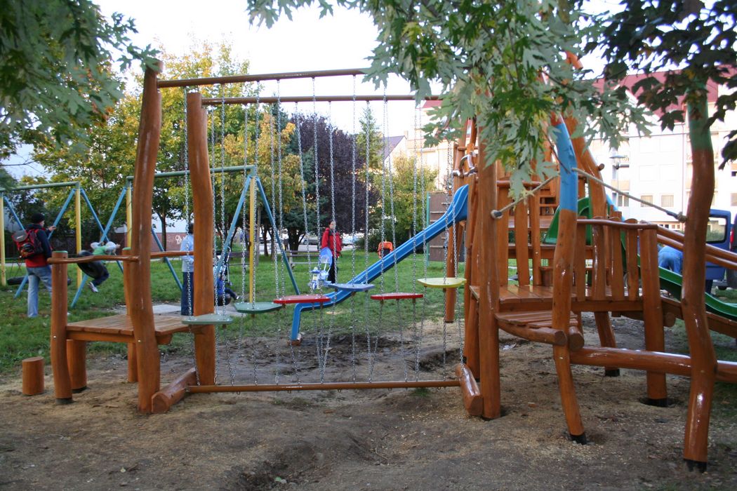 Detské ihrisko z agátového dreva