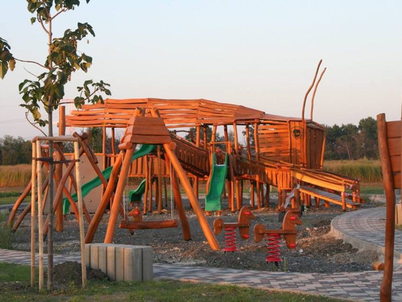Detské ihrisko z agátového dreva Lúčny koník