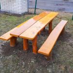 Stôl s lavičkami